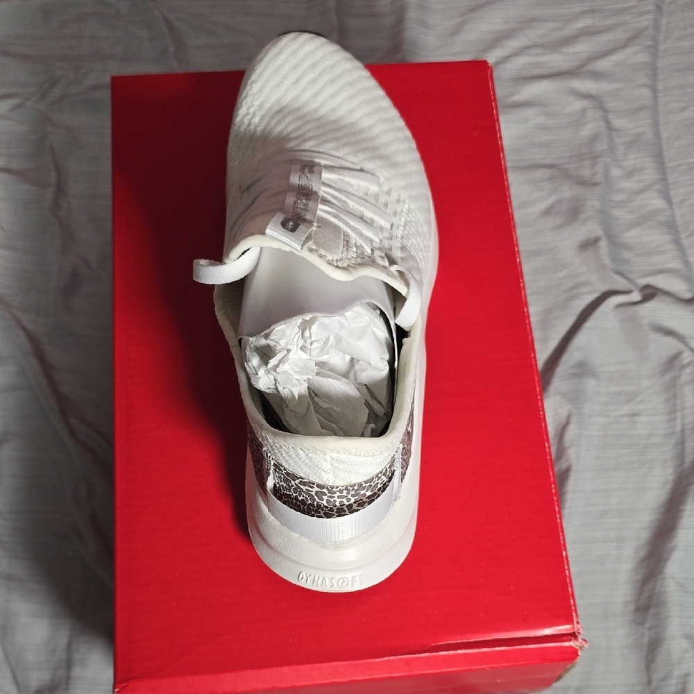 New Balance White Women's Sneakers - Picture 4 of 7